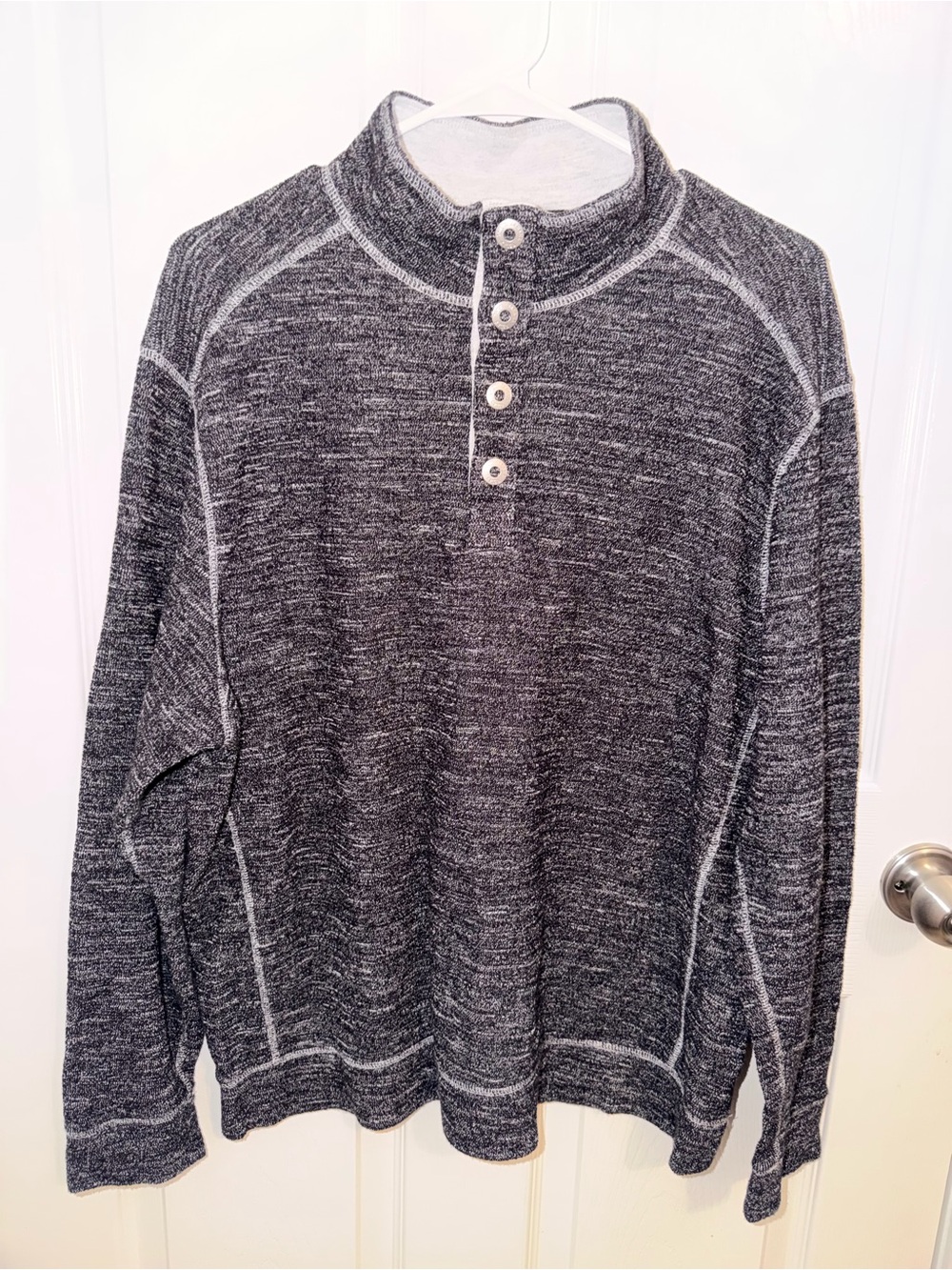 Tommy Bahama Men’s Grey Henley Knit Sweater ~ Size Medium
